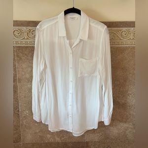 Beachloungelunch white, soft button down shirt you will love throughout warm🌴